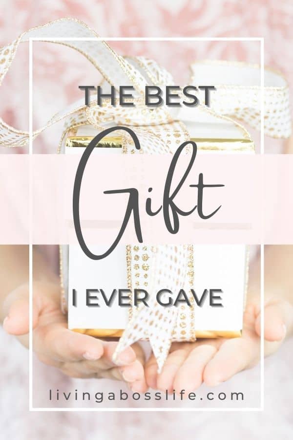 We all know that the best gifts come straight form the heart. But did you know that an act of kindness is a gift too. Not only is it a gift to the person you give it to but it is also a gift to yourself. Read more about the best gift I ever gave at livingabosslife.com
